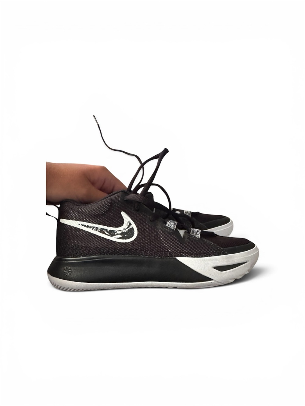 Size 3.5 (GS) - Nike Kyrie Flytrap 6 Low Black White Sneakers